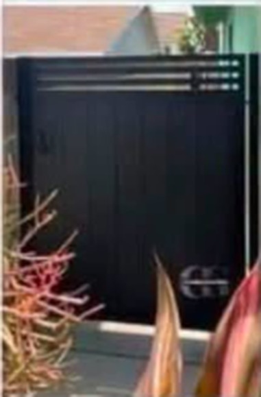 Custom gate and fence installation by Fence Straight Gate Company — project 6